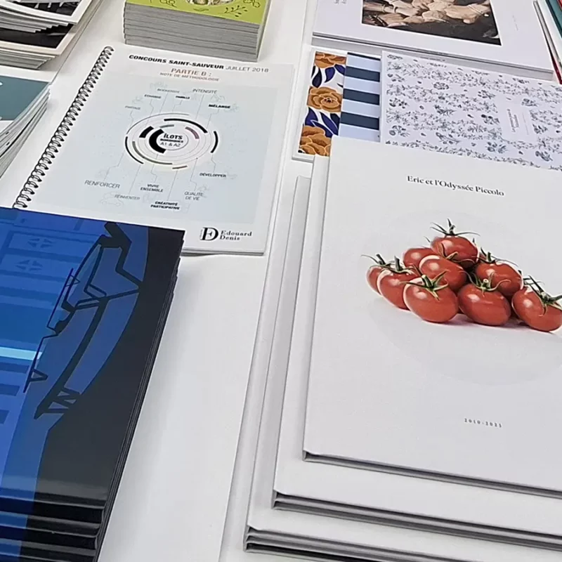 livres et albums photo avec différentes reliures