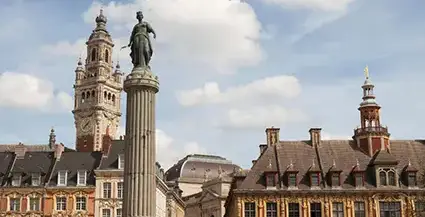 Monuments beffroi et statue de la Déesse, Grand place à Lille