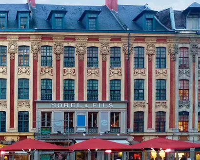 Place du Théâtre à Lille façade magasin Morel
